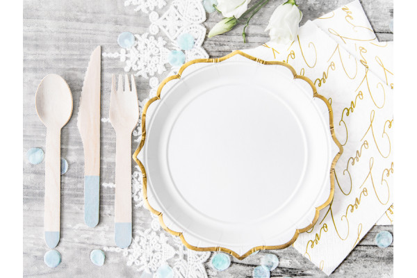 assiettes blanches table