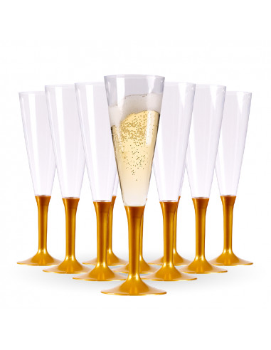 groupe de coupes à champagnes dorées