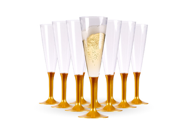groupe de coupes à champagnes dorées