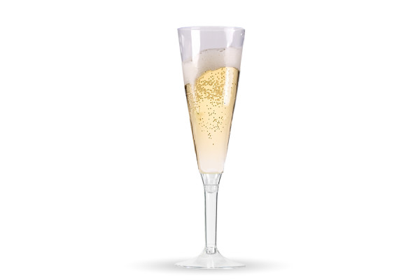 flute a champagne crystal remplie de champagne