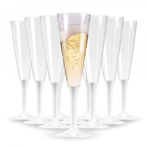 groupe de flutes de champagne blanches