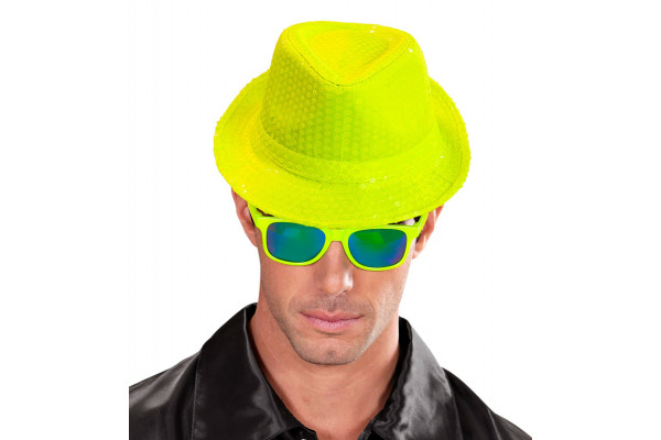 Chapeau jaune fluorescent
