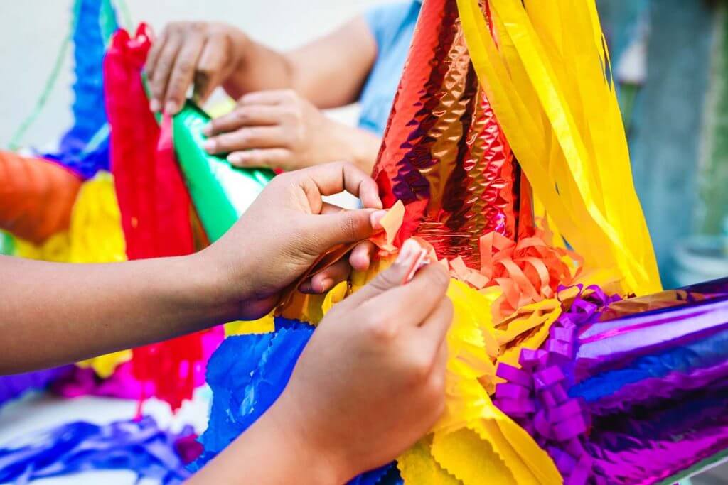 Fabriquer la piñata d'anniversaire, une idée originale