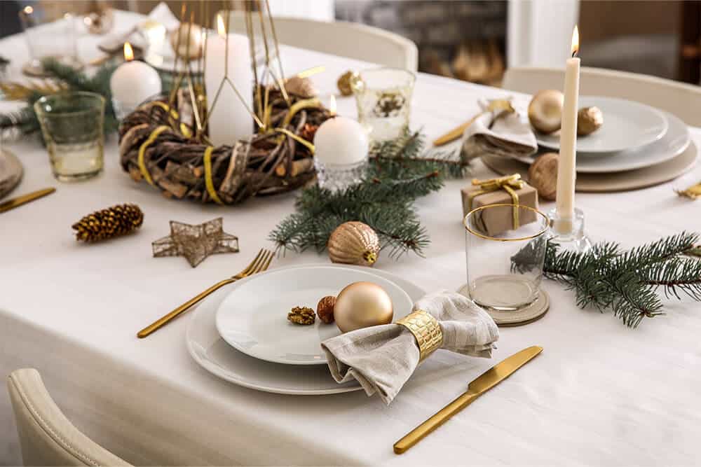 Décoration Traditionnelle de table pour Noël 2023